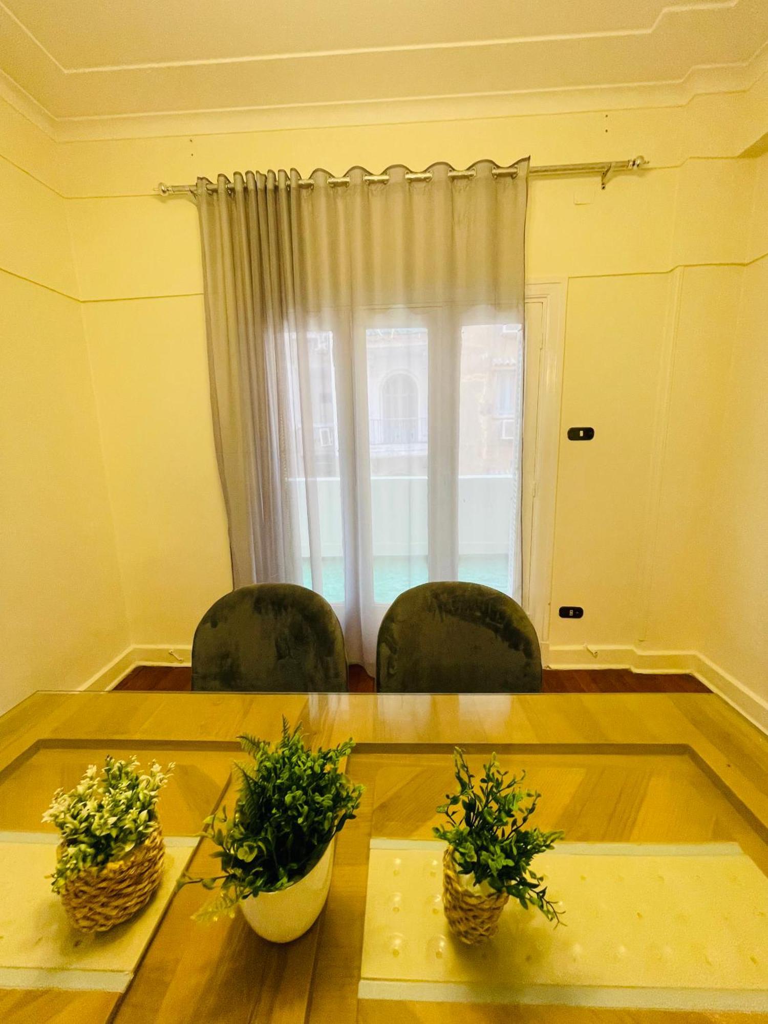 Tranquil In Heart Of Apartment *